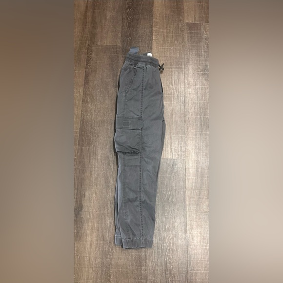 Abercrombie Kids Gray Cargo Pants Size 7/8 - Picture 4 of 7